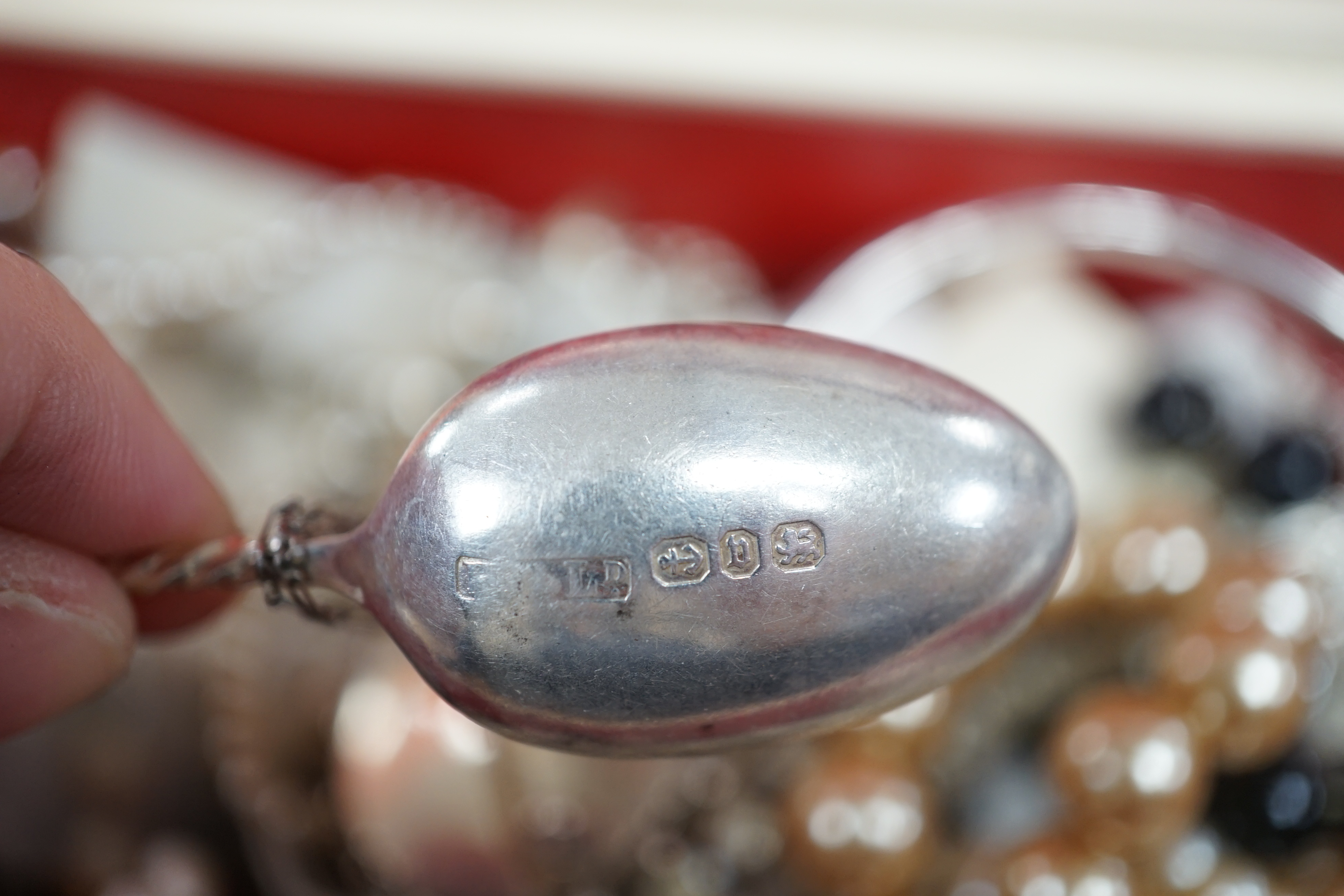 Assorted jewellery, including silver, costume, a 9ct and gem set bar brooch and sundry silver teaspoons.